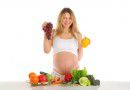 pregnantladywithfruit